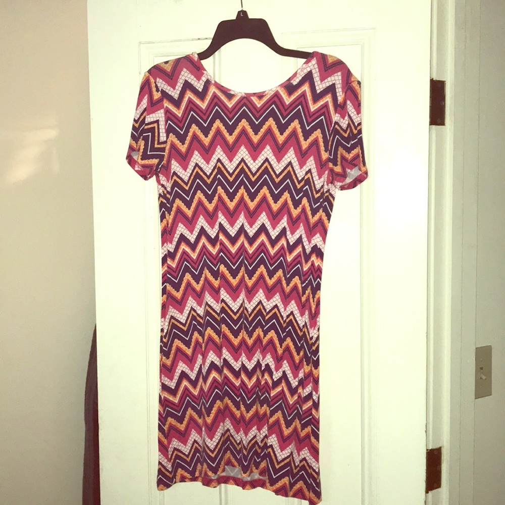 Pink chevron SS dress w/ scoop back